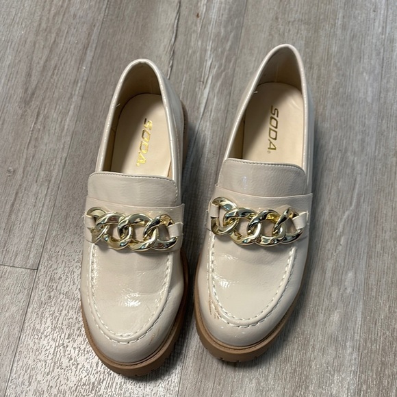 Women's Cream Loafers with Gold Chain - Picture 2 of 4